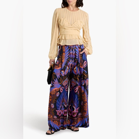 NWOT FARM Rio Pintucked crepe de chine blouse
Size X-Small - Picture 1 of 9